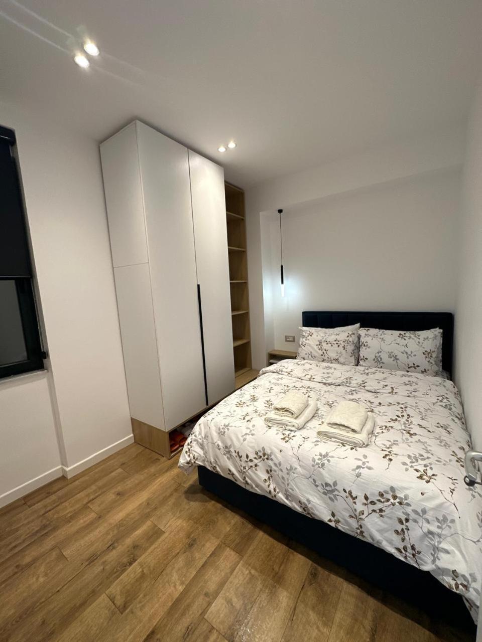 Erinda'S Apartment Тирана Экстерьер фото